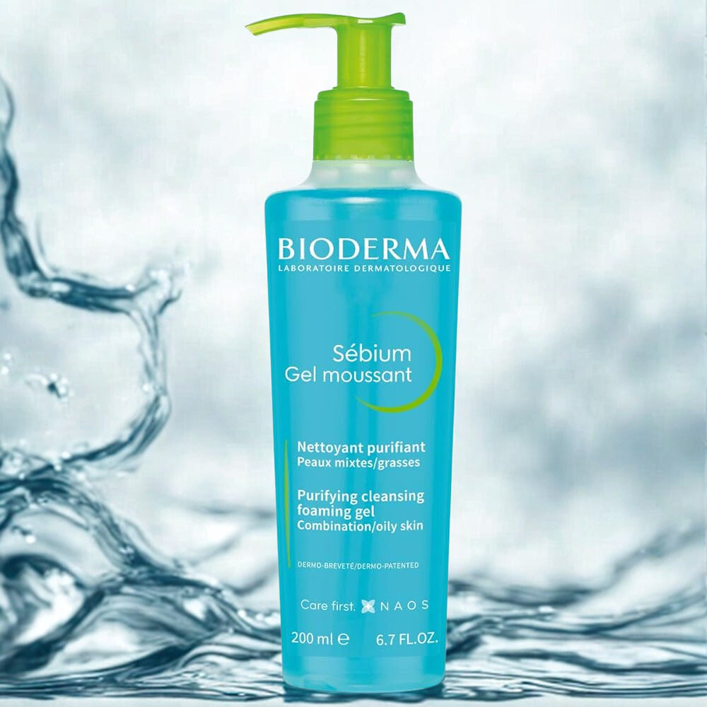Bioderma Sebium Gel moussant bottle with water background